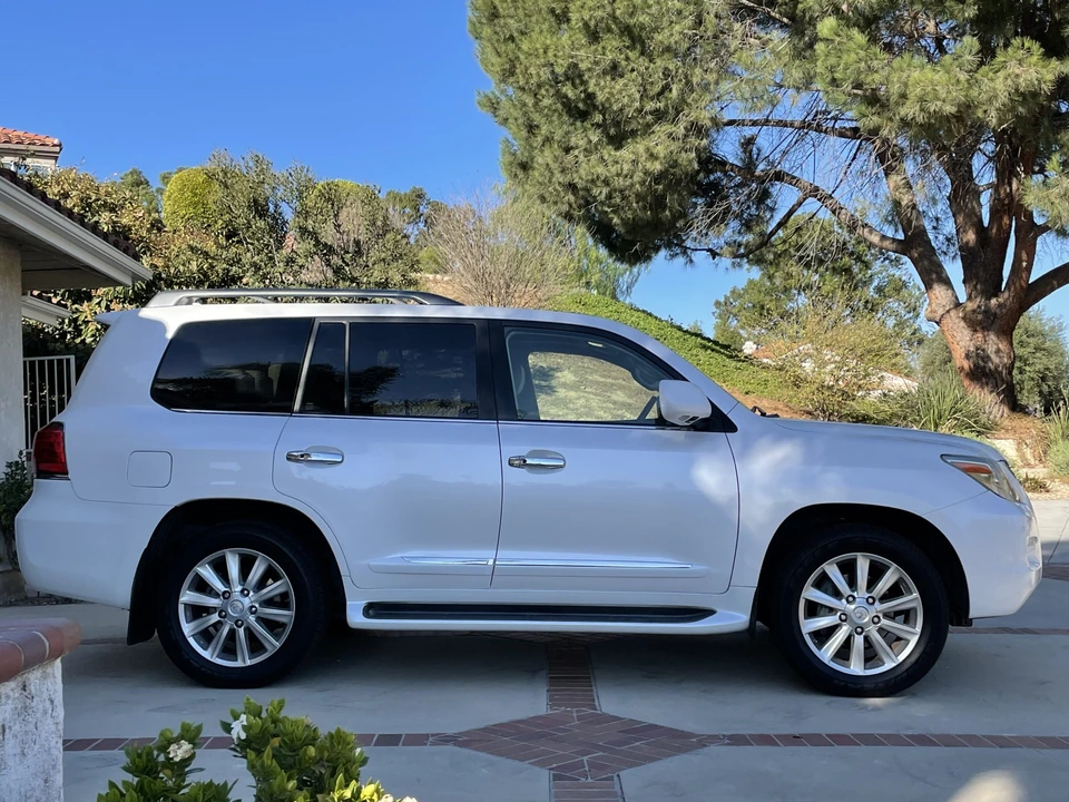 2008 Lexus LX 3rd Gen - Image 7 of 31