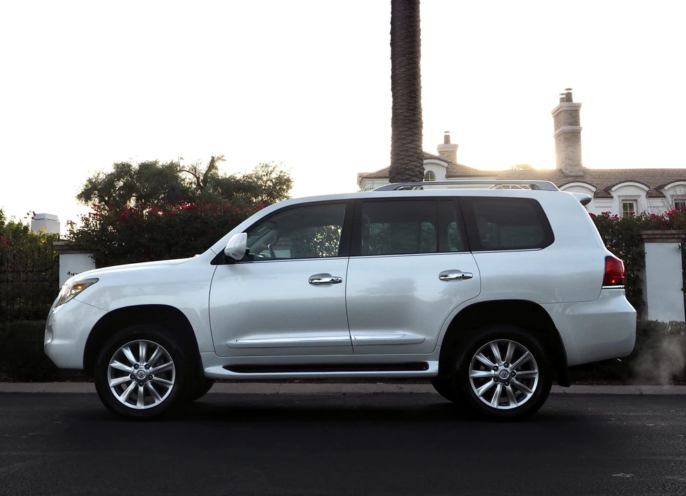 2008 Lexus LX 3rd Gen - Image 3 of 31