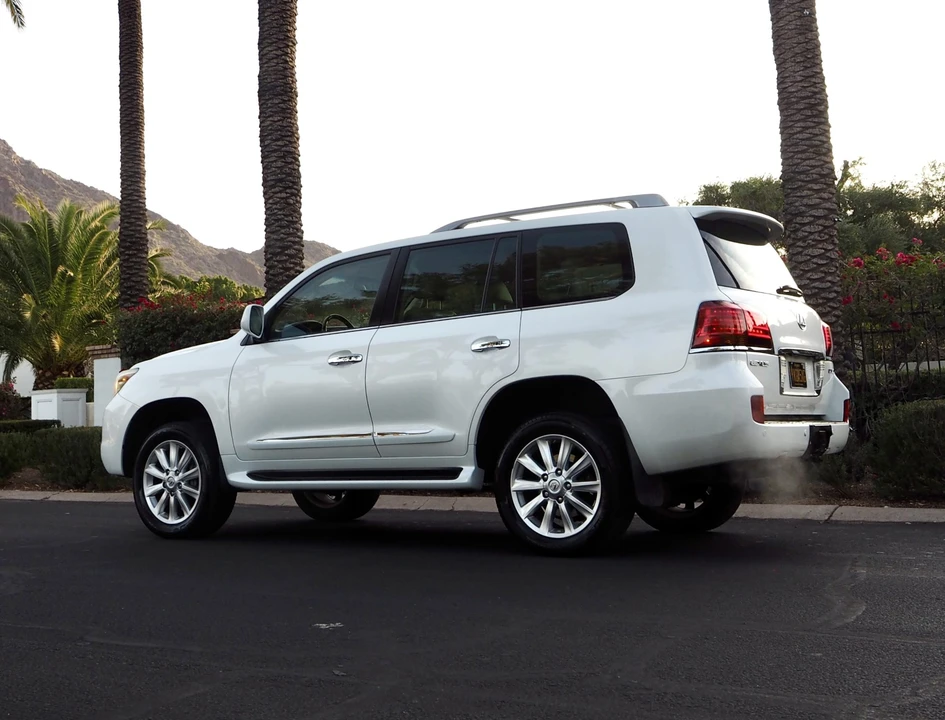 2008 Lexus LX 3rd Gen - Image 4 of 31
