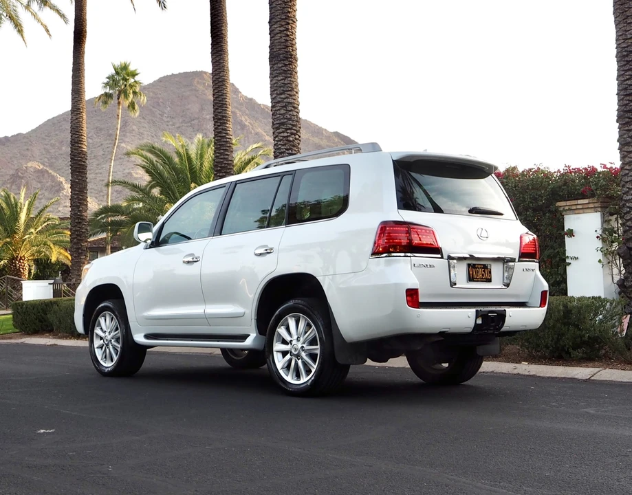 2008 Lexus LX 3rd Gen - Image 5 of 31