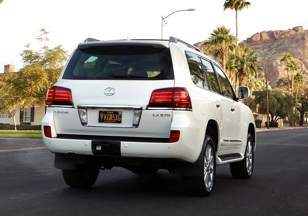 2008 Lexus LX 3rd Gen - Image 8 of 31
