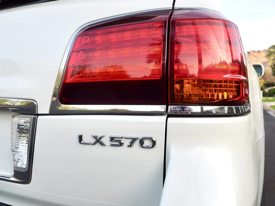 2008 Lexus LX 3rd Gen - Image 25 of 31