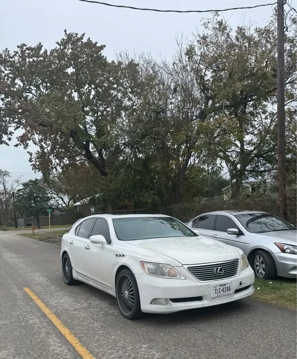 2008 Lexus LS 4th Gen - Image 2 of 8