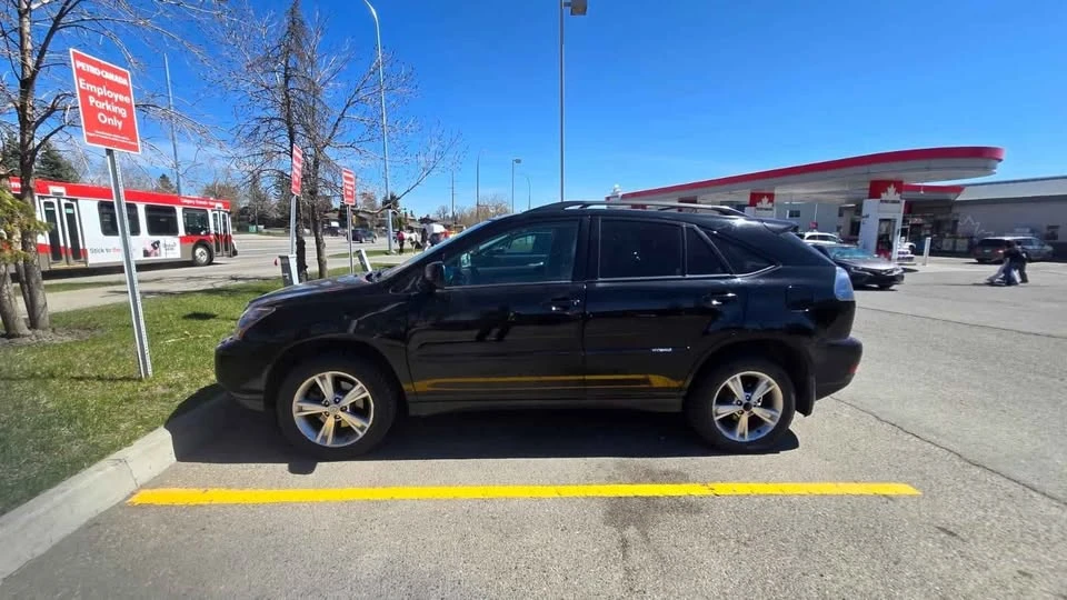 2008 Lexus RX 2nd Gen - Image 2 of 15