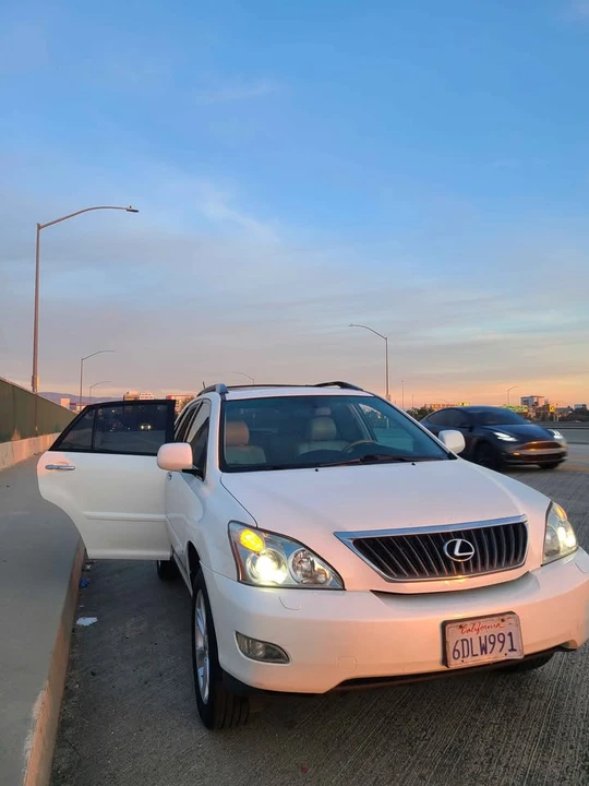 2008 Lexus RX 2nd Gen - Image 9 of 14