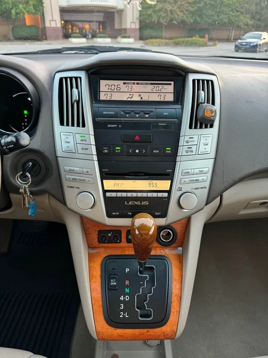 2008 Lexus RX 2nd Gen - Image 11 of 17