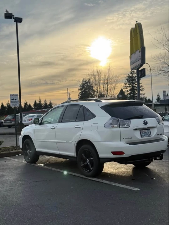 2008 Lexus RX 2nd Gen - Image 2 of 11