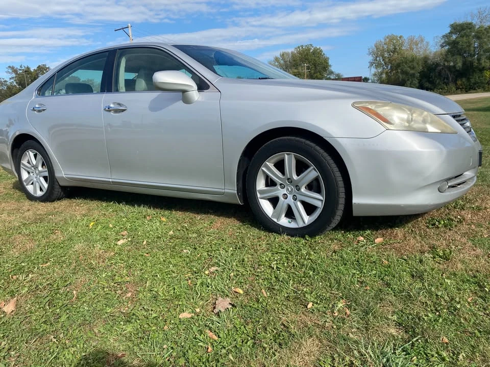 2008 Lexus ES 5th Gen - Image 2 of 15