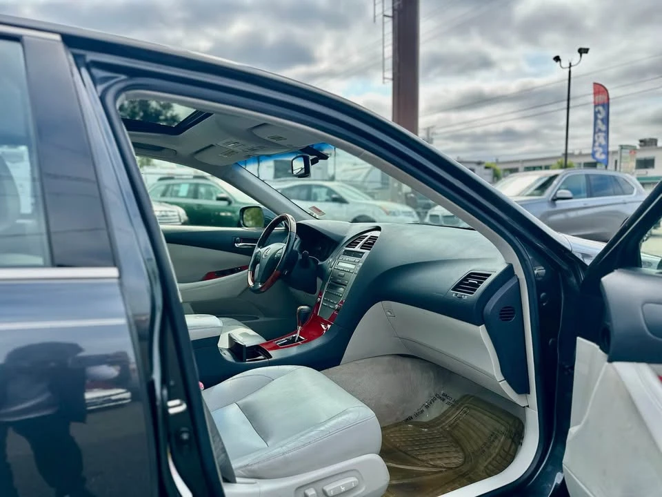 2008 Lexus ES 4th Gen - Image 16 of 19