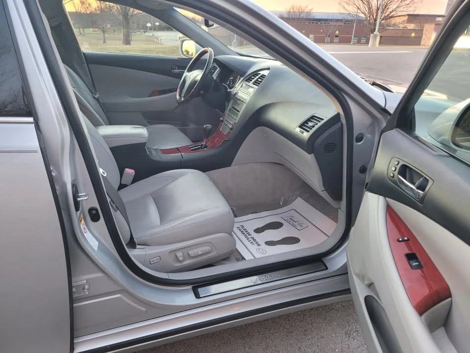 2008 Lexus ES 5th Gen - Image 9 of 17