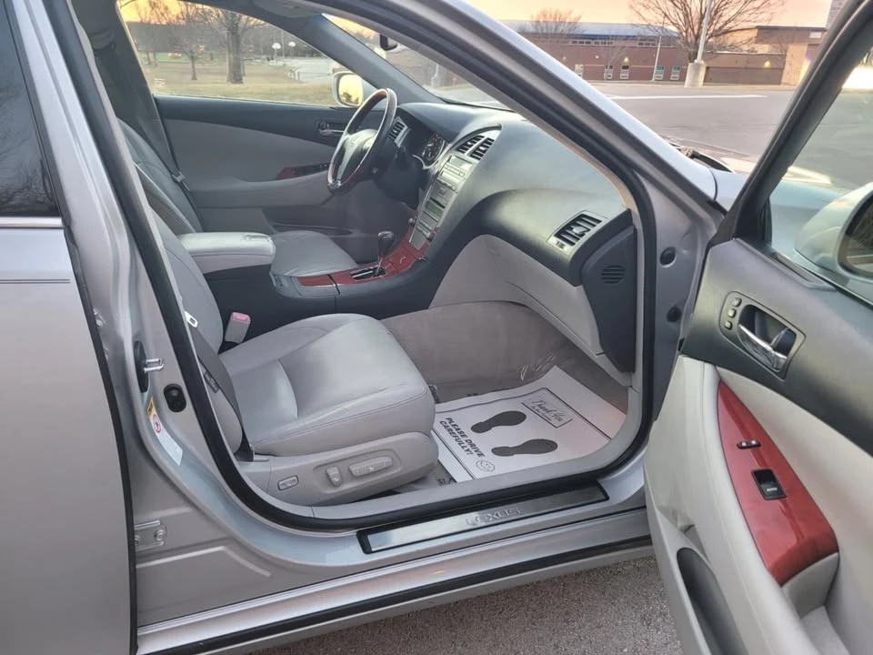 2008 Lexus ES 5th Gen - Image 9 of 19
