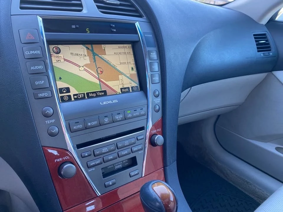 2008 Lexus ES 5th Gen - Image 17 of 20