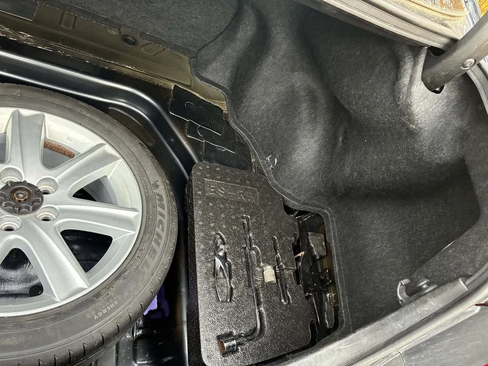 2008 Lexus ES 5th Gen - Image 10 of 16