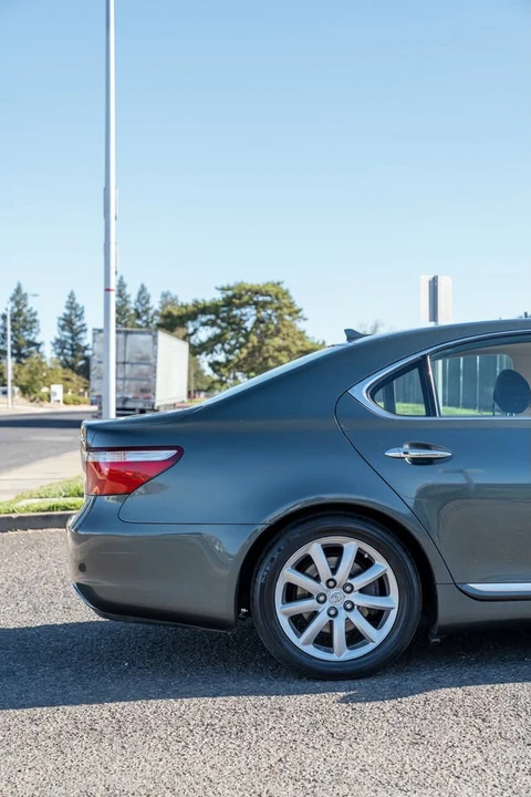 2008 Lexus LS 4th Gen - Image 5 of 20