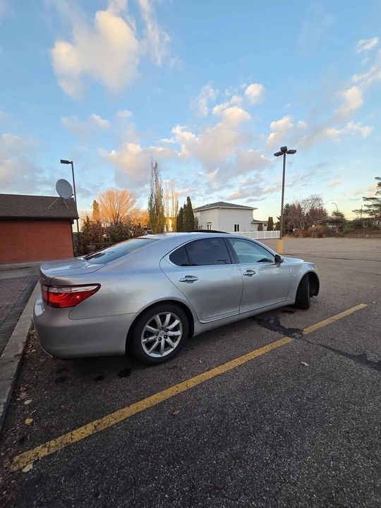 2008 Lexus LS 4th Gen - Image 5 of 17
