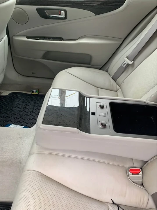 2008 Lexus LS 4th Gen - Image 10 of 12