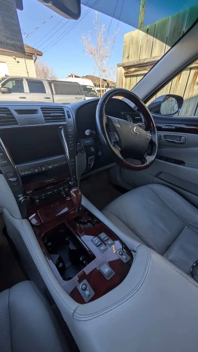 2008 Lexus LS 4th Gen - Image 9 of 11