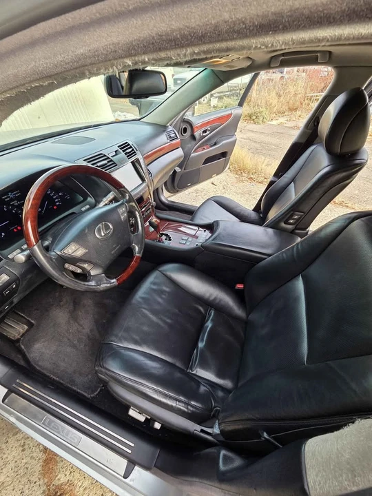 2008 Lexus LS 4th Gen - Image 11 of 17