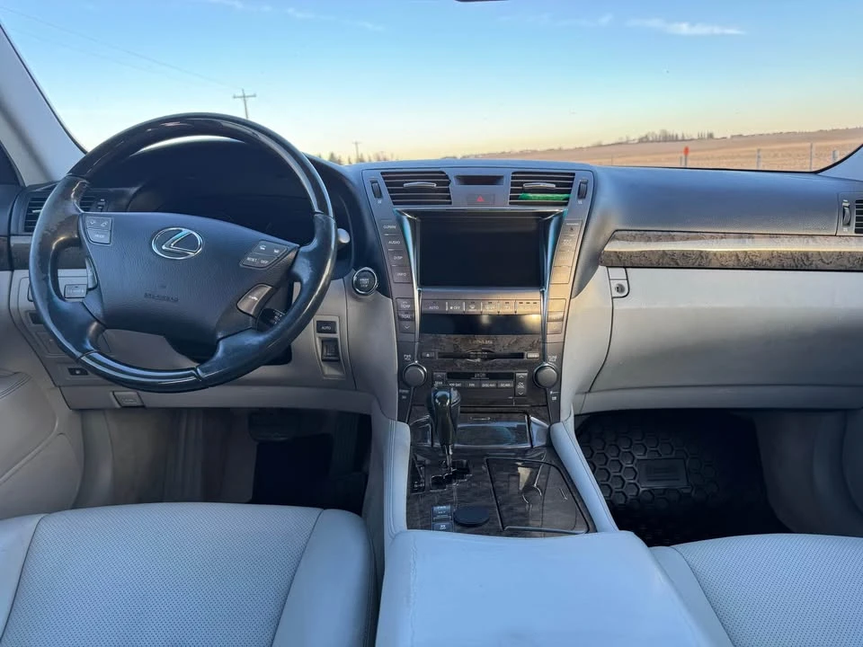2008 Lexus LS 4th Gen - Image 5 of 10