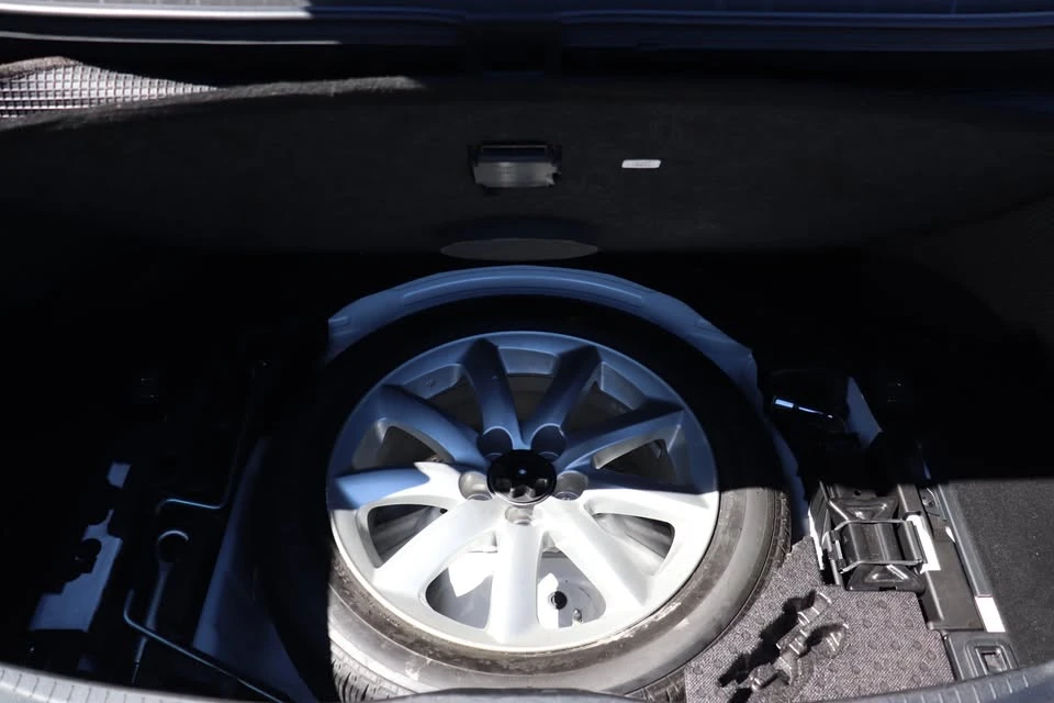 2008 Lexus LS 4th Gen - Image 15 of 19