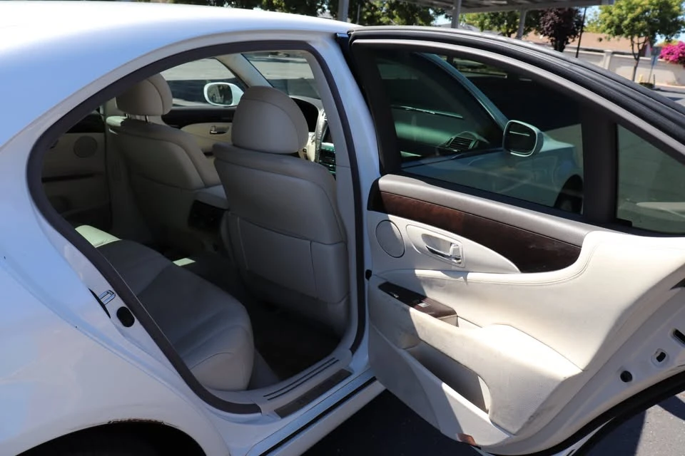 2008 Lexus LS 4th Gen - Image 13 of 19