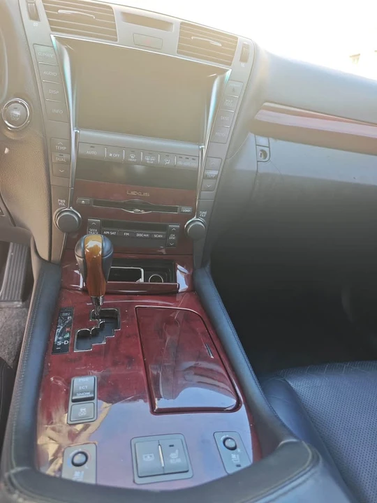 2008 Lexus LS 4th Gen - Image 5 of 10