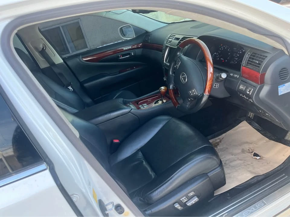 2008 Lexus LS 4th Gen - Image 14 of 18