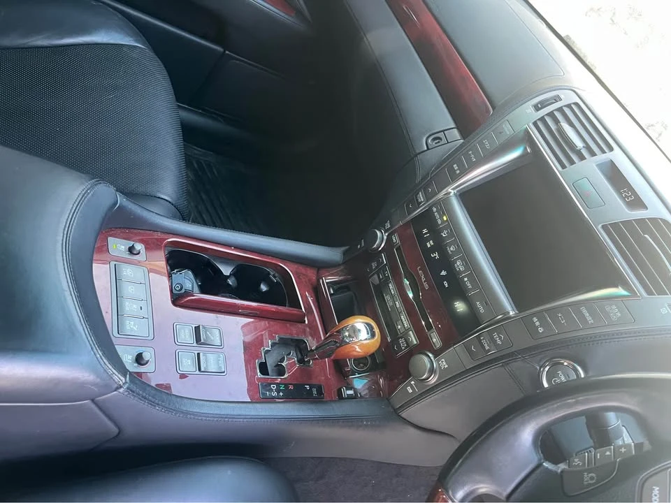2008 Lexus LS 4th Gen - Image 9 of 18