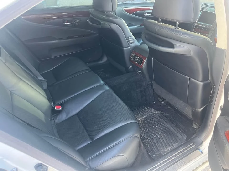 2008 Lexus LS 4th Gen - Image 16 of 18