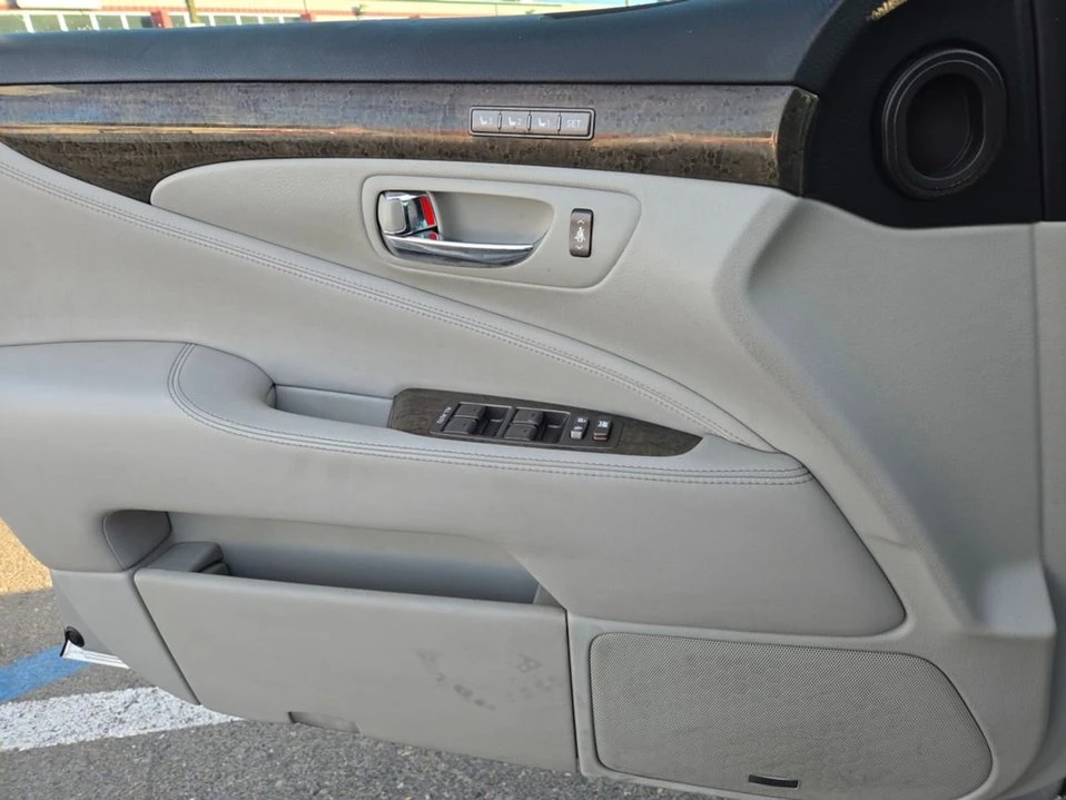 2008 Lexus LS 4th Gen - Image 10 of 16