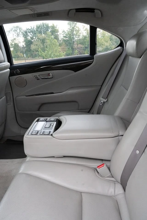 2008 Lexus LS 4th Gen - Image 16 of 20