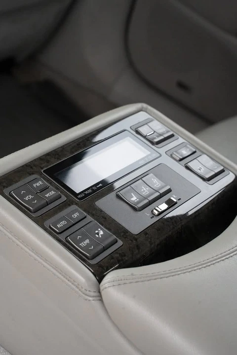 2008 Lexus LS 4th Gen - Image 17 of 20