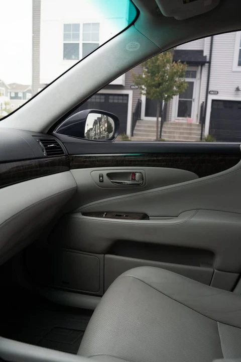 2008 Lexus LS 4th Gen - Image 9 of 20