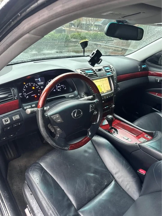 2008 Lexus LS 4th Gen - Image 9 of 20
