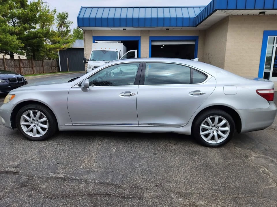 2008 Lexus LS 4th Gen - Image 9 of 16