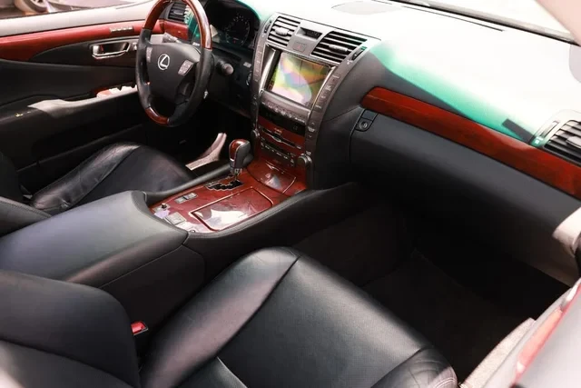 2008 Lexus LS 4th Gen - Image 18 of 19