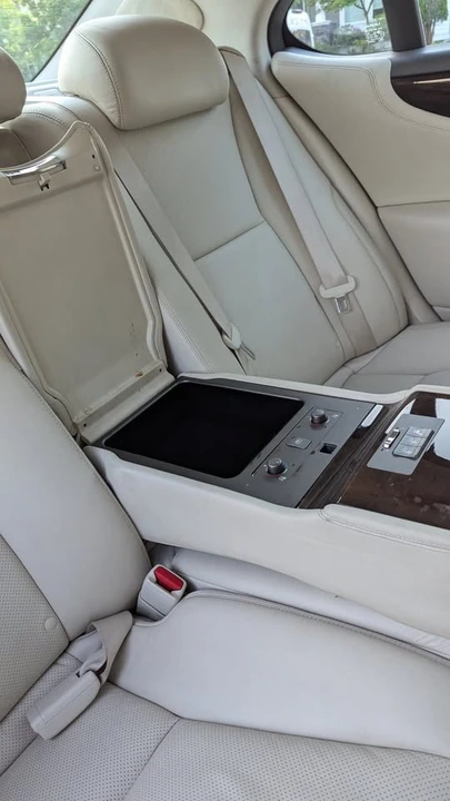 2008 Lexus LS 4th Gen - Image 9 of 13