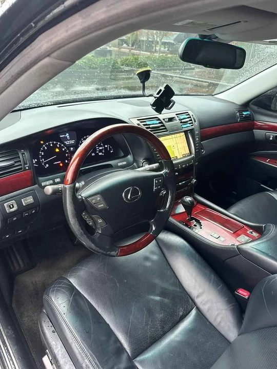 2008 Lexus LS 4th Gen - Image 11 of 20