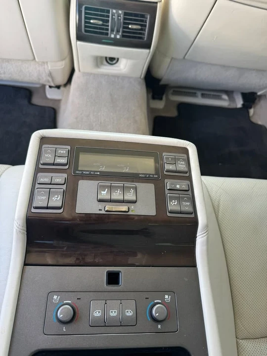 2008 Lexus LS 4th Gen - Image 9 of 13