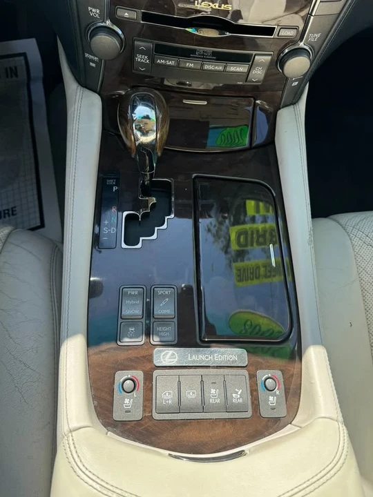2008 Lexus LS 4th Gen - Image 11 of 13