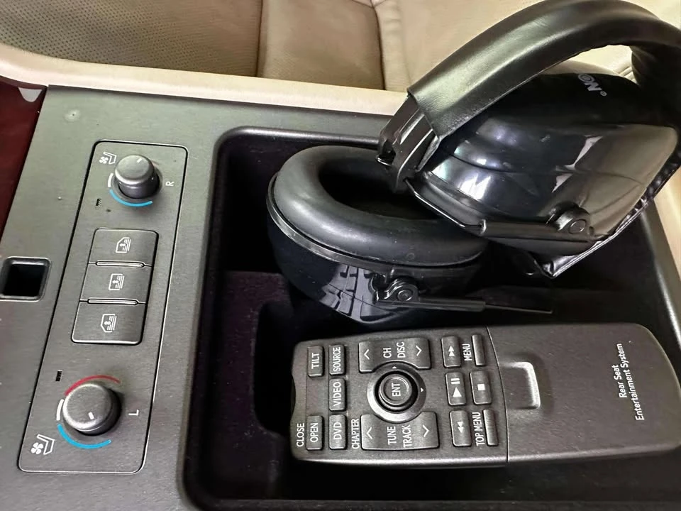 2008 Lexus LS 4th Gen - Image 5 of 19