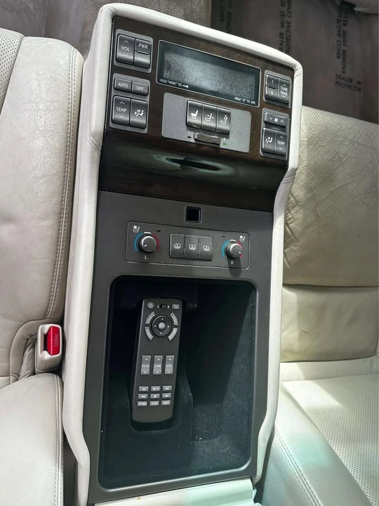 2008 Lexus LS 4th Gen - Image 13 of 17