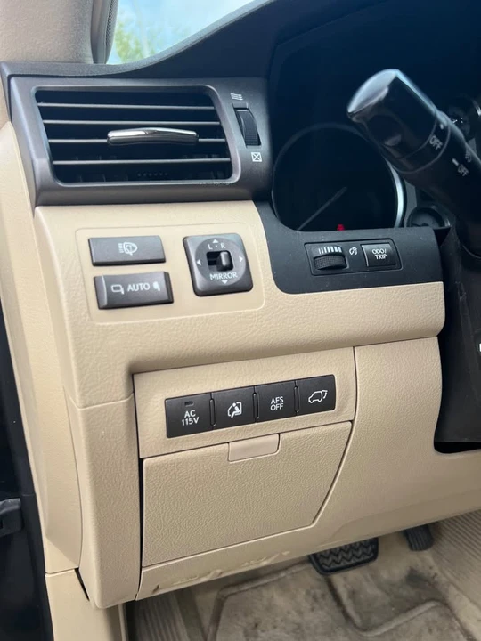 2008 Lexus LX 2nd Gen - Image 9 of 15