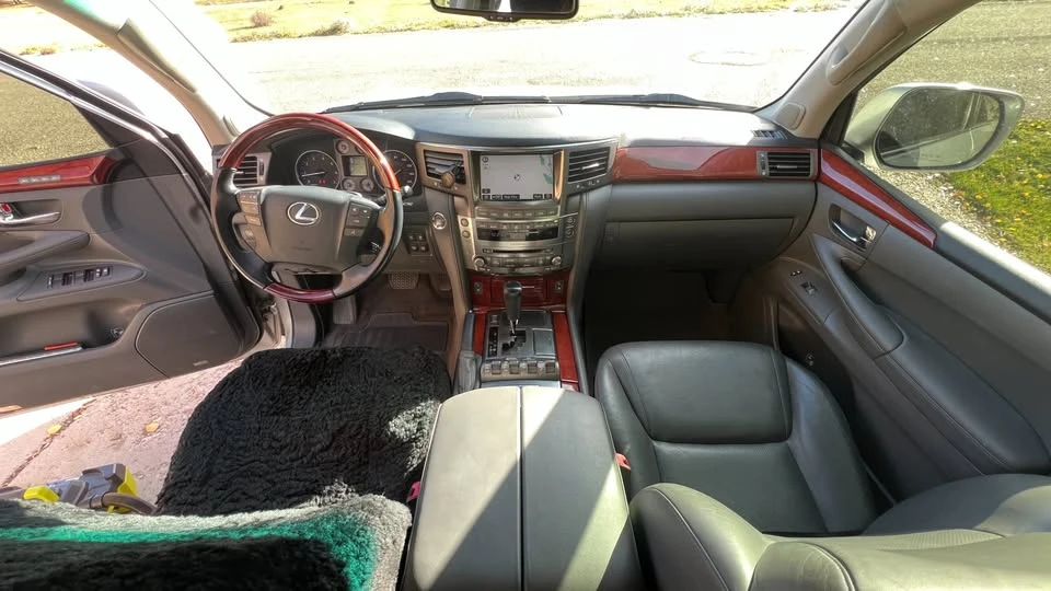 2008 Lexus LX 3rd Gen - Image 6 of 10