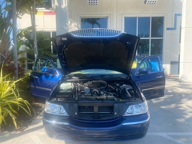 2008 Lincoln Town Car - Image 18 of 21