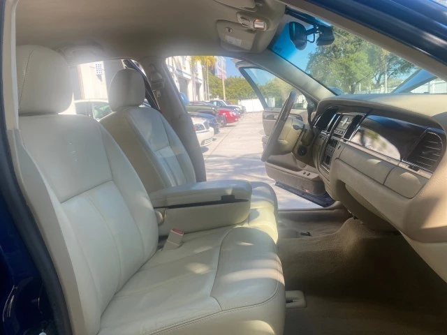 2008 Lincoln Town Car - Image 13 of 21
