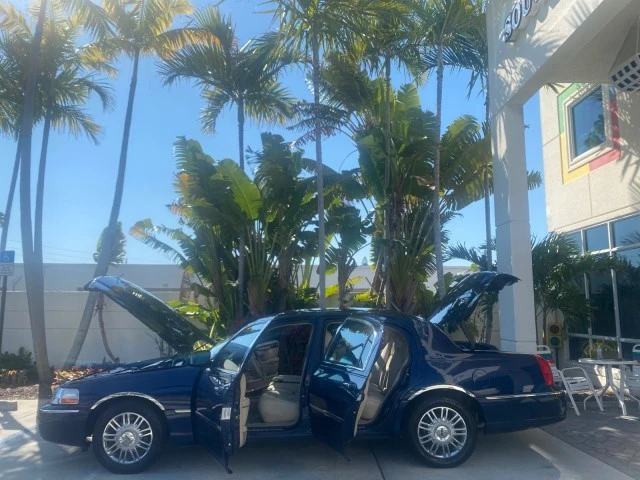 2008 Lincoln Town Car - Image 9 of 21