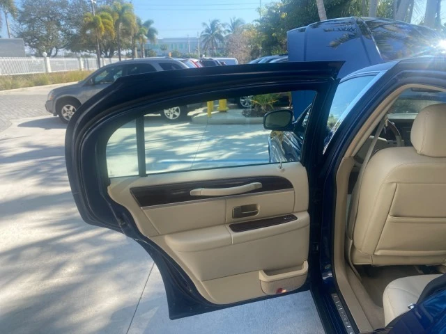 2008 Lincoln Town Car - Image 14 of 21