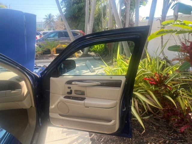 2008 Lincoln Town Car - Image 12 of 21