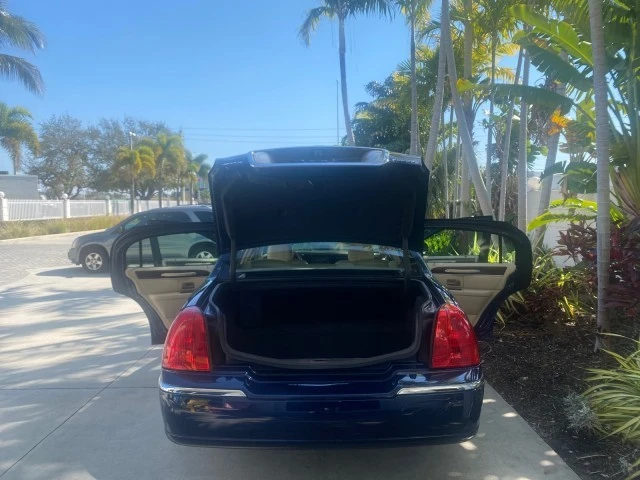 2008 Lincoln Town Car - Image 16 of 21